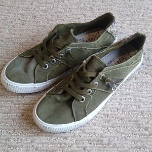 Blowfish slip on tennis shoe